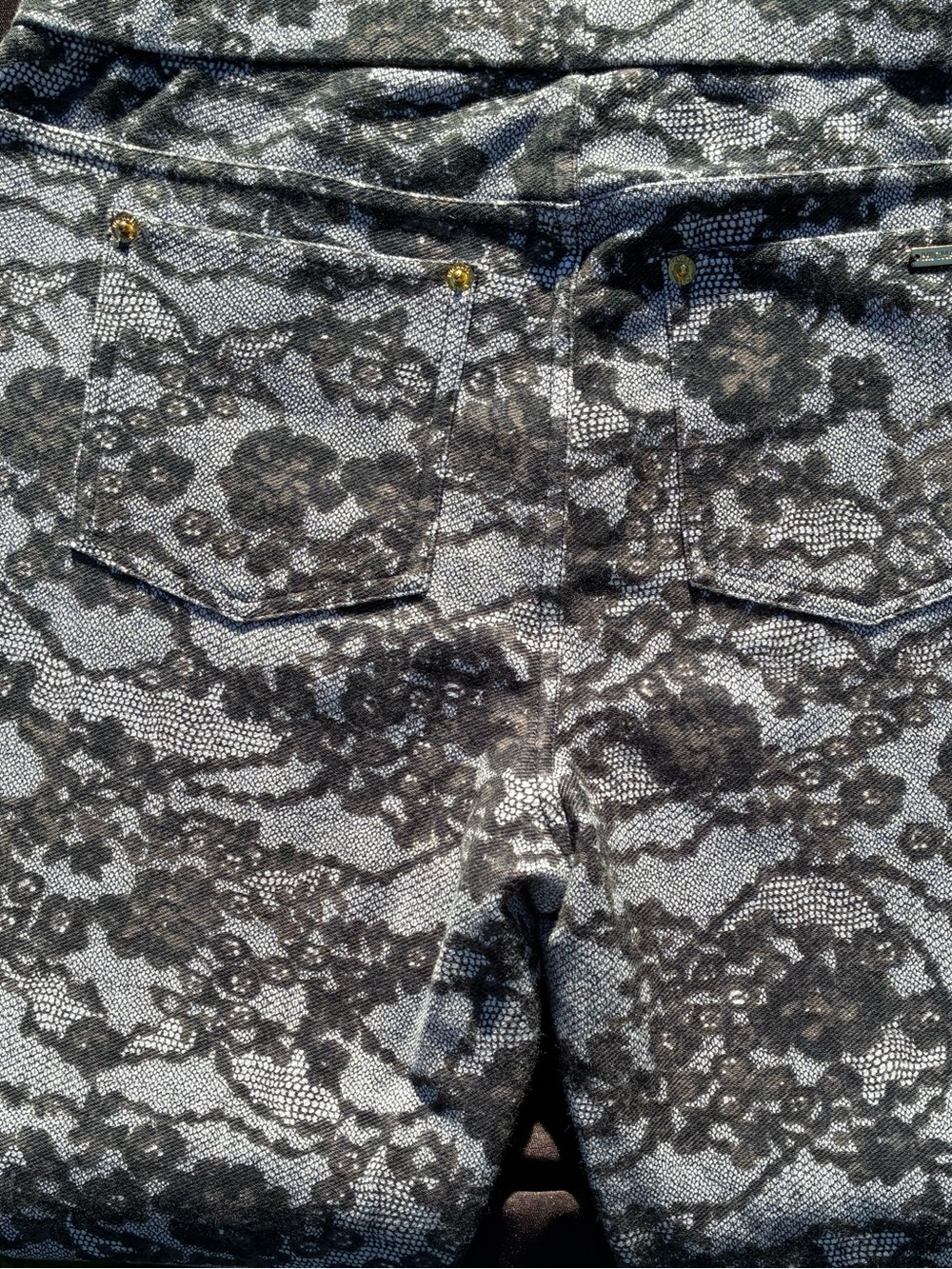 MICHAEL Michael Kors Gray and Black Lace-Pattern Leggings - Picture 3 of 6